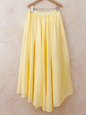 Jupe longue jaune pâle