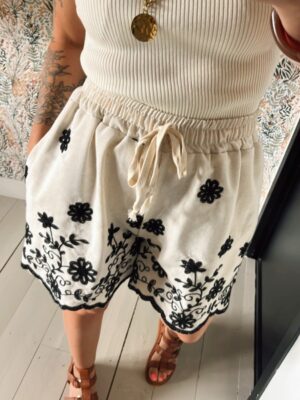 SHORT ECRU BRODERIES